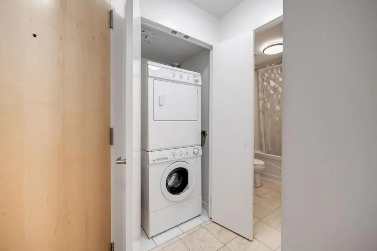 Holiday home Cityscape 1Br Condo With Private Balcony Amd Wfh Setup Toronto