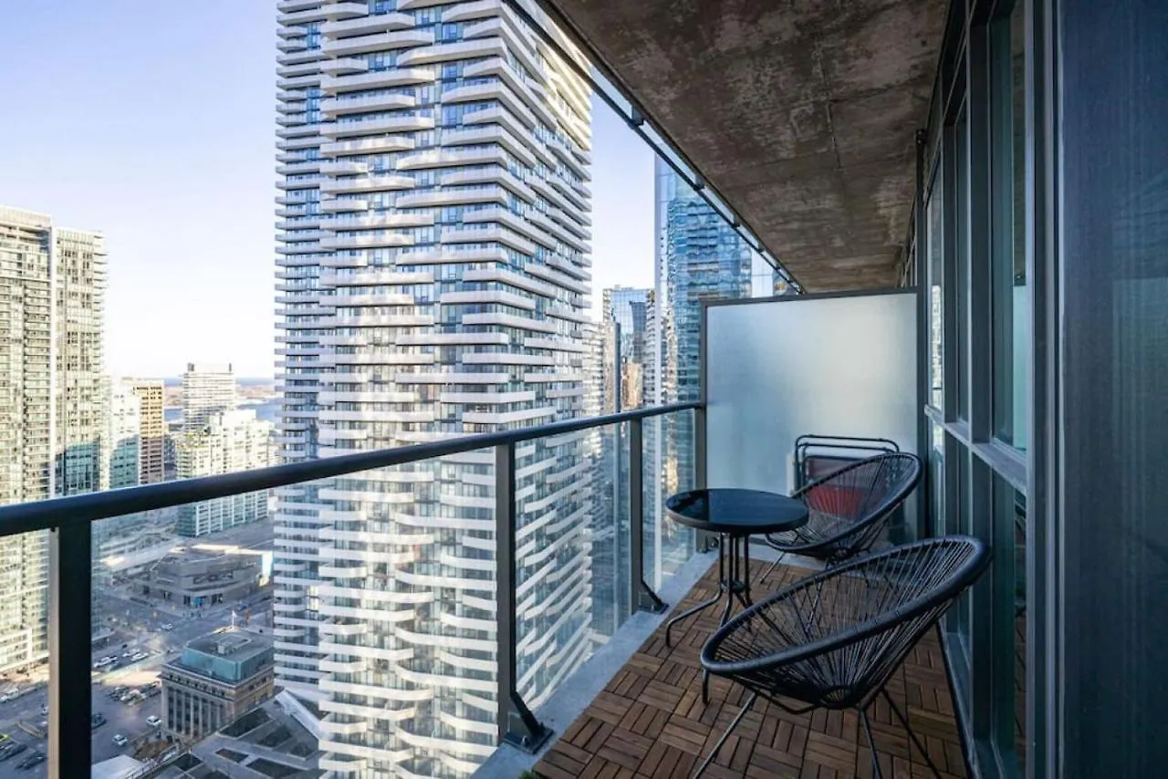 Cityscape 1Br Condo With Private Balcony Amd Wfh Setup トロント 0*,  カナダ